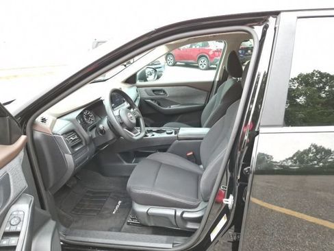 Used 2023 Nissan Rogue S AWD/4WD image 20
