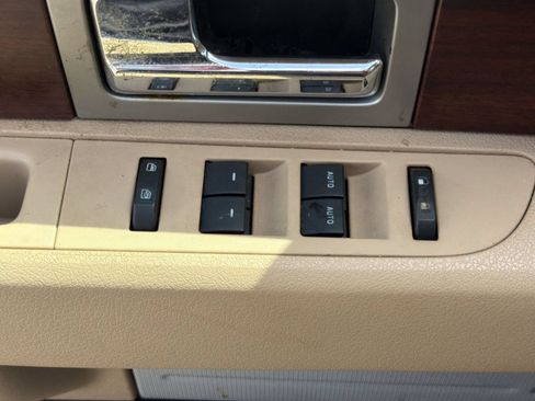 Used 2013 Ford F150 King Ranch w/ King Ranch Luxury Pkg AWD/4WD image 14