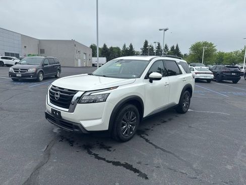 Certified 2023 Nissan Pathfinder SV w/ SV Premium Package AWD/4WD image 3
