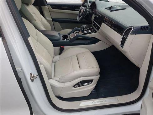 Used 2019 Porsche Cayenne E-Hybrid image 23