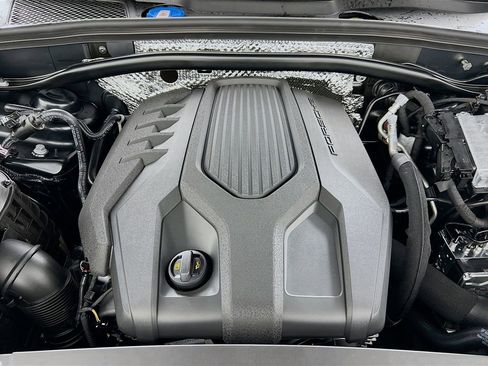 New 2026 Porsche Macan Base image 32