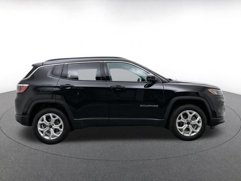 Used 2025 Jeep Compass Latitude AWD/4WD image 10