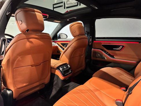 Used 2022 Mercedes-Benz S 500 4MATIC w/ AMG Line Package image 33