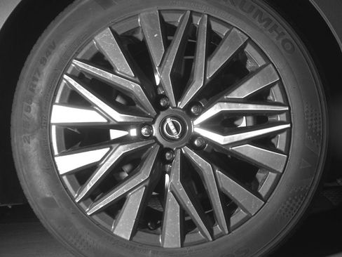 Used 2025 Nissan Altima 2.5 SV FWD image 13