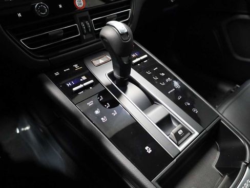 Certified 2026 Porsche Macan AWD/4WD image 29