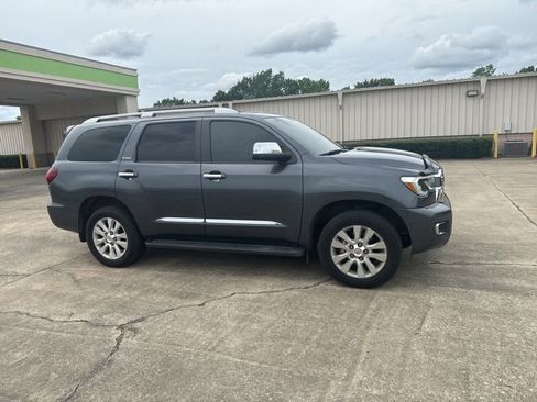 Used 2020 Toyota Sequoia Platinum AWD/4WD image 17