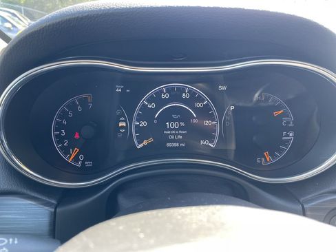 Used 2022 Jeep Grand Cherokee Limited AWD/4WD image 17