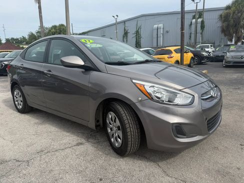 Used 2017 Hyundai Accent SE FWD image 3