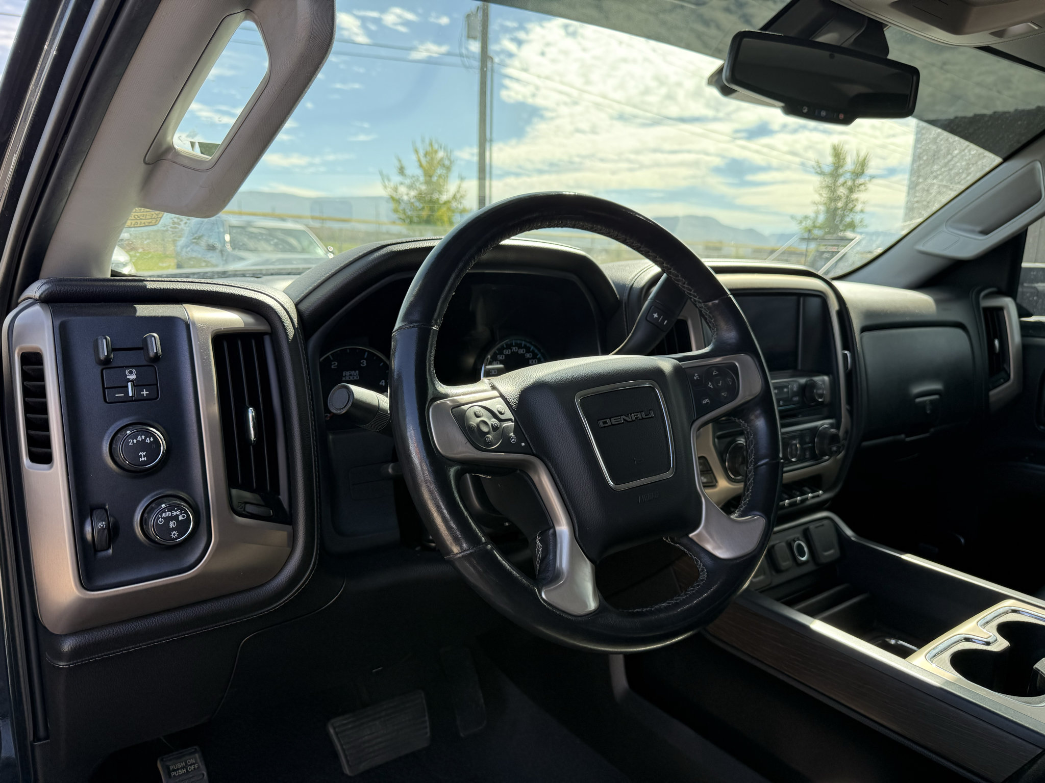 Used 2019 GMC Sierra 2500 Denali w/ Duramax Plus Package AWD/4WD image 12