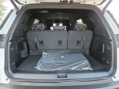 New 2026 Chevrolet Traverse LT image 12