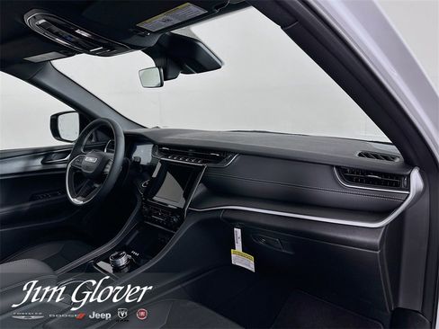 New 2025 Jeep Grand Cherokee Altitude image 14