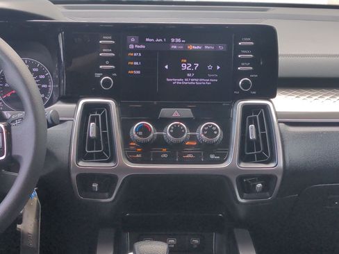 Used 2022 Kia Sorento LX AWD/4WD image 29