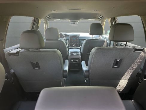 Used 2026 GMC Acadia Elevation w/ Elevation Premium Package FWD image 11