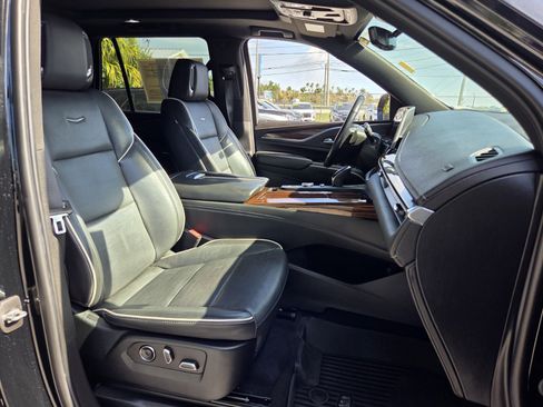 Used 2021 Cadillac Escalade Premium Luxury RWD image 19