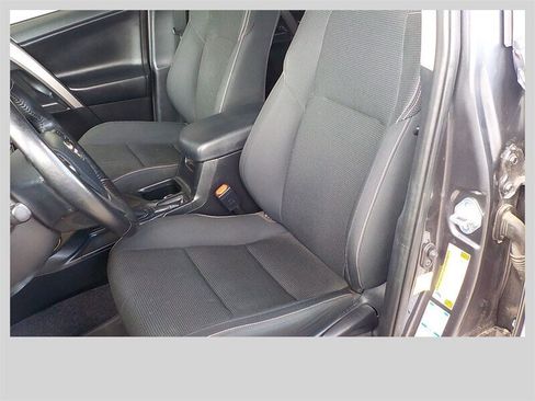 Used 2018 Toyota RAV4 XLE image 5