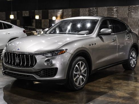 Used 2017 Maserati Levante AWD/4WD image 6