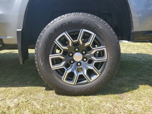 Used 2023 Chevrolet Colorado LT image 5