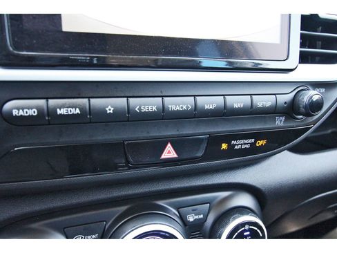 Used 2025 Hyundai Venue Limited image 27