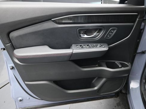 Used 2025 Honda Pilot Black Edition image 18