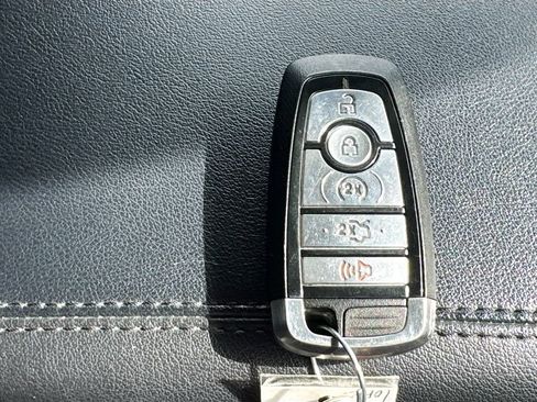 Used 2019 Ford Edge SEL w/ Equipment Group 201A FWD image 31