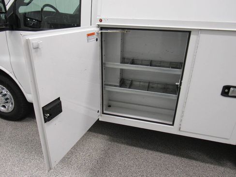 Used 2018 Chevrolet Express 3500 w/ Power Convenience Package image 25