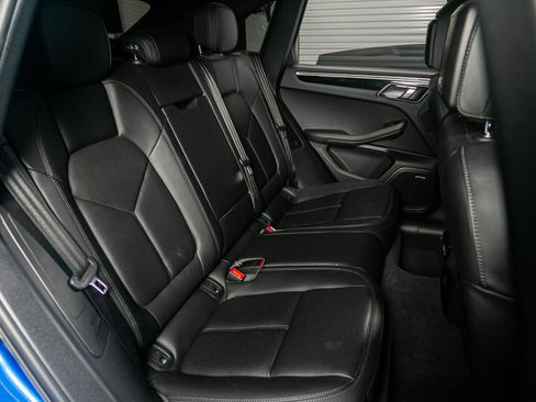 Used 2018 Porsche Macan AWD image 24