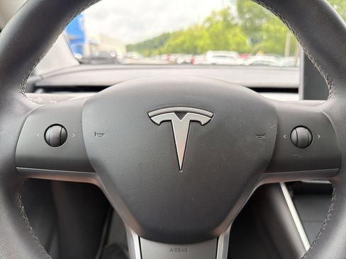 Used 2021 Tesla Model Y Long Range AWD/4WD image 10