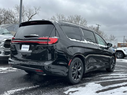 New 2026 Chrysler Pacifica Select image 16