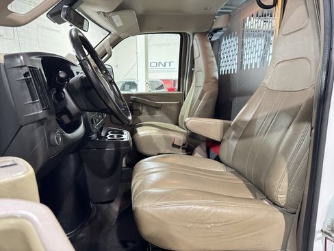 Used 2020 Chevrolet Express 3500 w/ Driver Convenience Package image 12