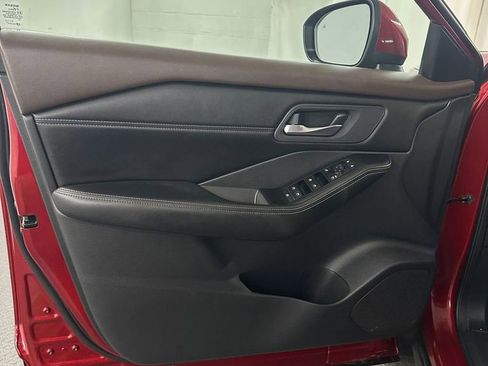 Used 2023 Nissan Rogue SV w/ SV Premium Package image 8