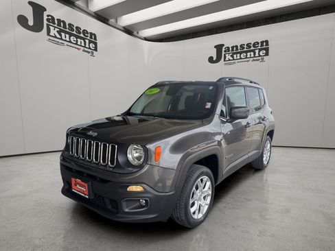 Used 2017 Jeep Renegade Latitude w/ Cold Weather Group AWD/4WD image 5