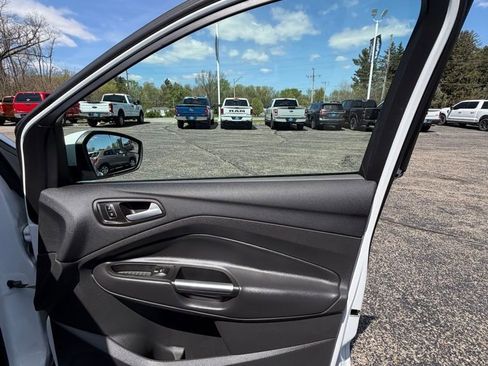 Used 2017 Ford Escape SE AWD/4WD image 18