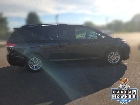 Used 2014 Toyota Sienna XLE FWD image 7