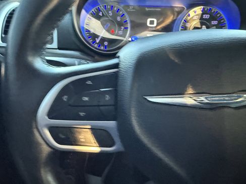 Used 2018 Chrysler 300 Touring w/ Sport Appearance Package image 17