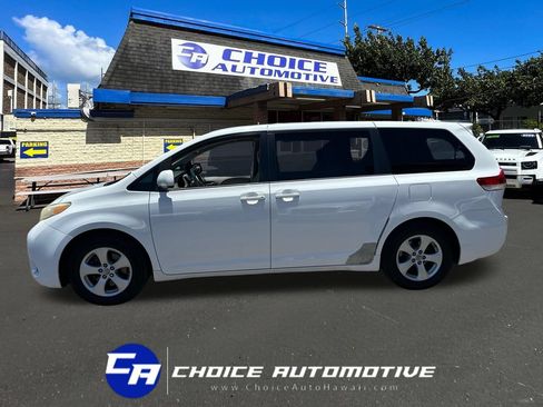 Used 2012 Toyota Sienna LE FWD image 3