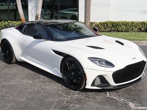 Used 2019 Aston Martin DBS Superleggera RWD image 14