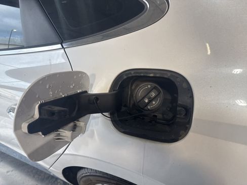 Used 2022 Hyundai Sonata Limited w/ Winter Weather Package image 9