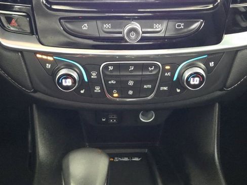 Certified 2023 Chevrolet Traverse Premier FWD image 14