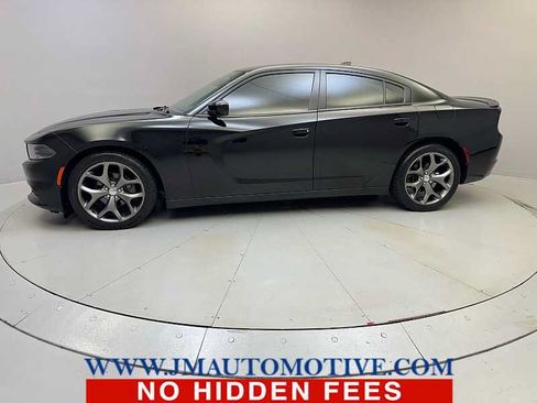 Used 2015 Dodge Charger SXT RWD image 2