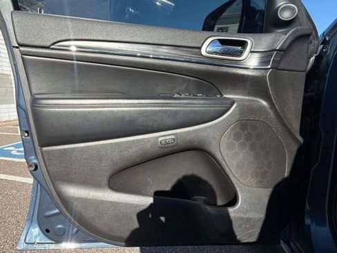 Used 2019 Jeep Grand Cherokee Limited w/ Luxury Group II image 19