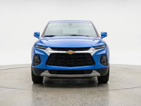 Used 2025 Chevrolet Blazer LT FWD image 2