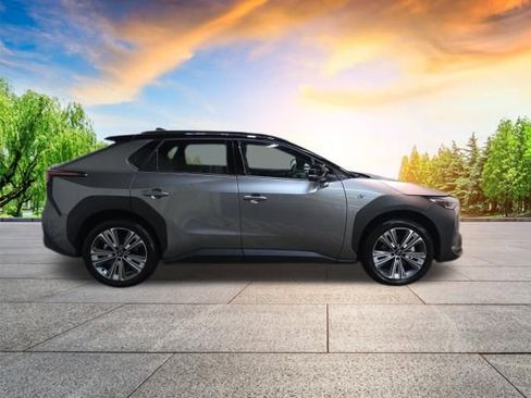 Certified 2023 Subaru Solterra AWD image 3
