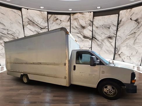 Used 2012 GMC Savana 3500 image 3