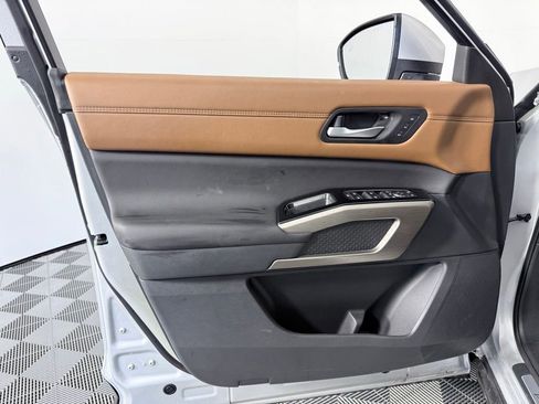 Used 2025 Nissan Pathfinder Platinum w/ Cargo Package FWD image 9
