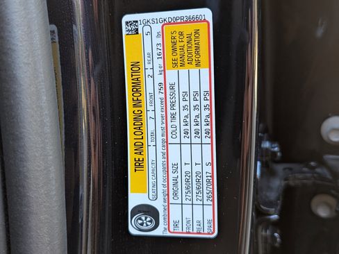 Used 2023 GMC Yukon XL SLT w/ SLT Luxury Package image 38