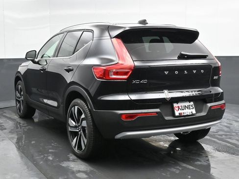 New 2025 Volvo XC40 B5 Ultra w/ Climate Package image 9
