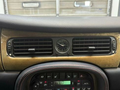 Used 2002 Jaguar XJ8 RWD image 22