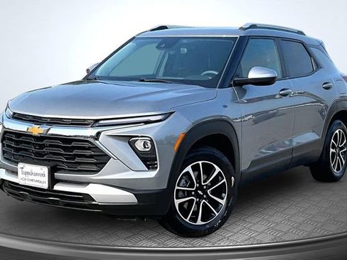 Used 2025 Chevrolet TrailBlazer LT AWD/4WD image 1