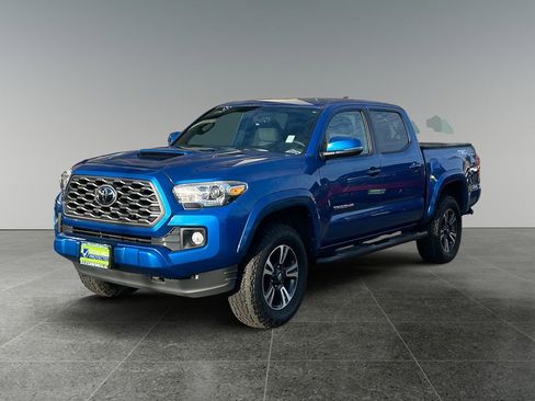 Used 2016 Toyota Tacoma TRD Sport image 3