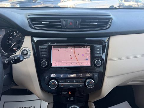 Used 2019 Nissan Rogue SL w/ Premium Package AWD/4WD image 4